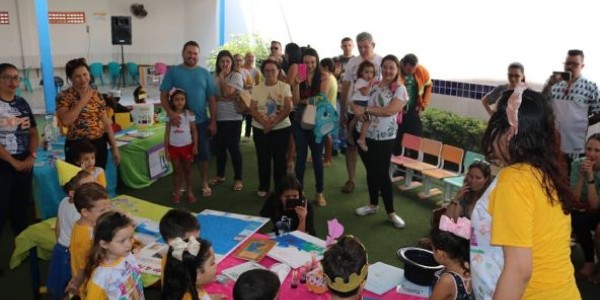 As turmas de 1º Ano do Ensino Fundamental I, turnos manhã e tarde, tiveram um momento de incentivo à leitura.