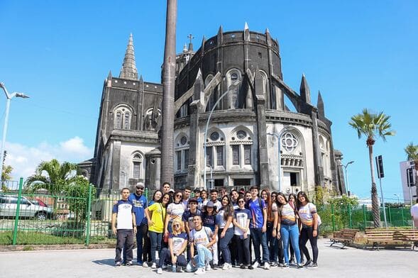 Alunos do Colégio Deoclécio Ferro estiveram em uma Aula de Campo na catedral de Fortaleza