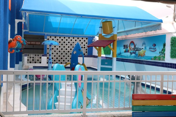 Pequeno parque aquático d colégio