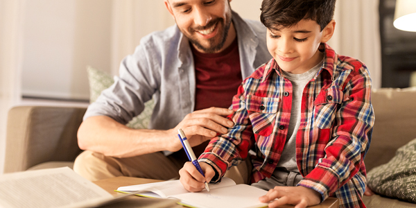 Descubra diversas atividades de alfabetização para apoiar o aprendizado de seu filho