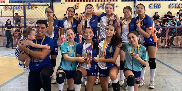 Colégio Deoclécio Ferro vence Copa Lucê no Futsal e no Vôlei   